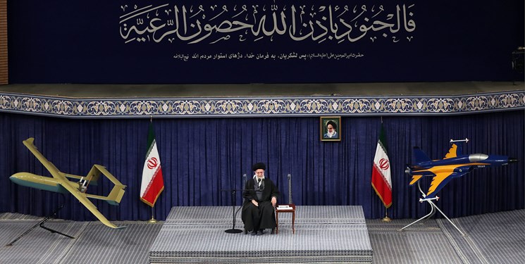 ایجاد تردید و تعلل در خواص مهمترین برنامه دشمن است ایجاد تردید و تعلل در خواص مهمترین برنامه دشمن است