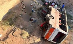 ‌فوت یک نفر در حادثه سقوط مینی‌بوس