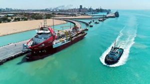 لایروبی بیش از سه میلیون مترمکعب از اسکله‌ها و آبراه‌های بندر امام خمینی