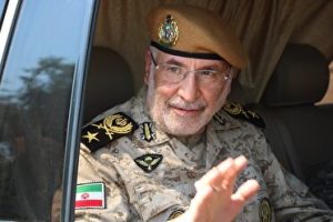 ادای احترام جانشین رئیس گروه مشاورین نظامی فرمانده معظم کل قوا به شهدای هویزه