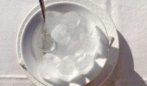 چرا برخی افراد تمایل زیادی به جویدن یخ دارند