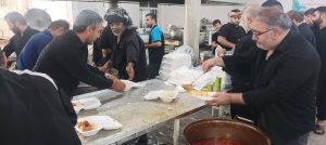 توزیع ۱۴ هزار غذای متبرک در مناطق محروم اهواز