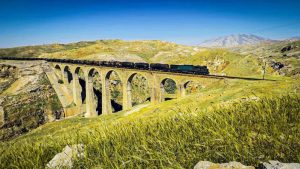 تخلیه و بارگیری بیش از ۲۱ هزار تن کالا در راه آهن زاگرس