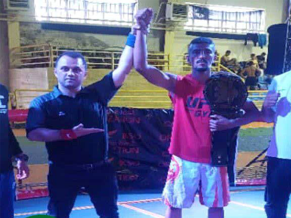 کمربند طلایی رقابتهای «کیک بوکسینگ» به ورزشکار نیشکری رسید کمربند طلایی رقابتهای «کیک بوکسینگ» به ورزشکار نیشکری رسید