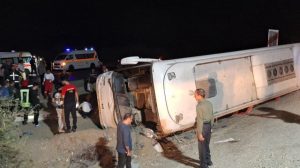 یک کشته و ۱۴ مصدوم در واژگونی اتوبوس در شوش