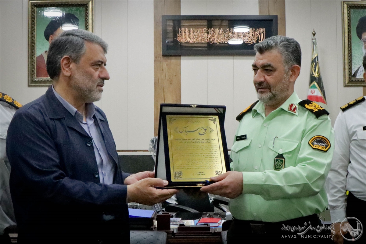 دیدار صمیمی شهردار اهواز و مدیران شهری با فرمانده نیروی انتظامی استان خوزستان دیدار صمیمی شهردار اهواز و مدیران شهری با فرمانده نیروی انتظامی استان خوزستان