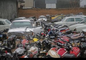 پارکینگ‌های نگهداری وسایل نقلیه توقیفی در اهواز وضعیت استانداردی ندارند