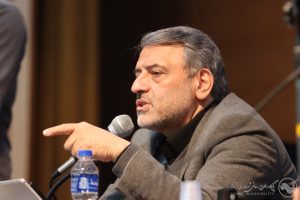 صنایع و ادارات زمین‌های خالی در اختیار خود در محدوده‌ی شهری را زودتر تعیین تکلیف کنند