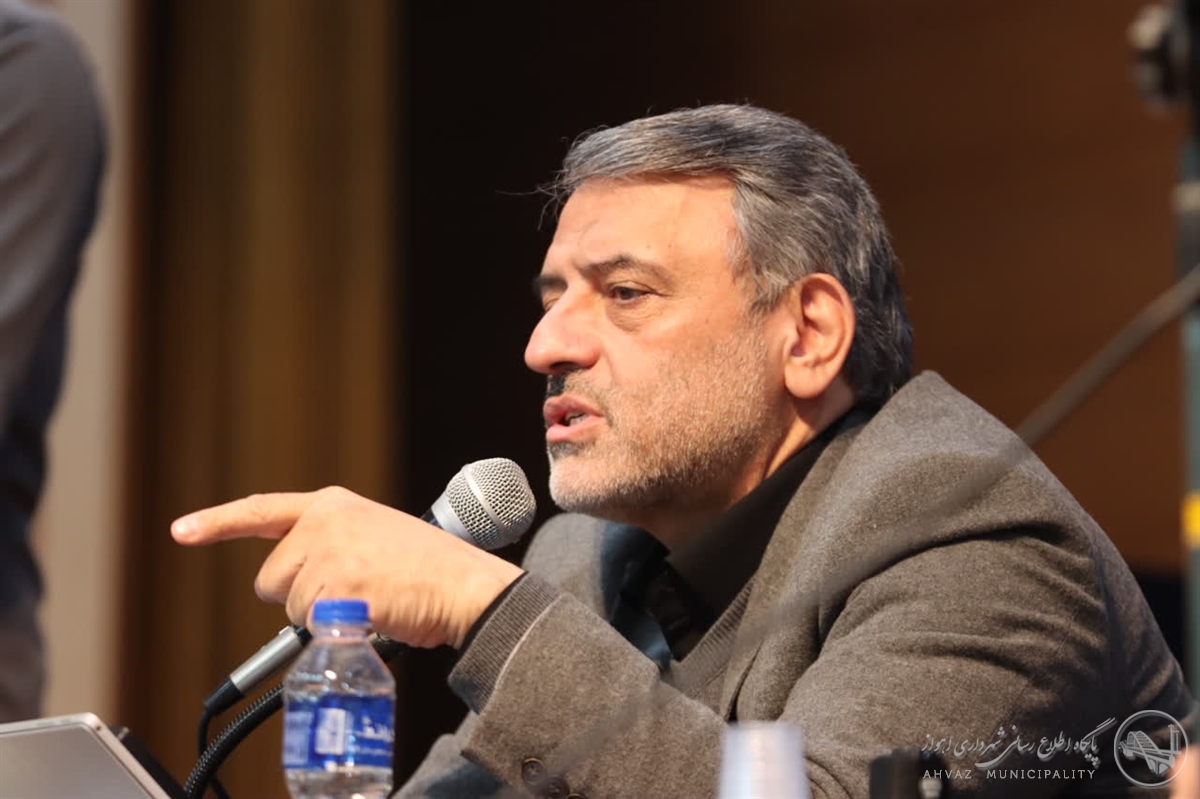 صنایع و ادارات زمینهای خالی در اختیار خود در محدودهی شهری را زودتر تعیین تکلیف کنند صنایع و ادارات زمینهای خالی در اختیار خود در محدودهی شهری را زودتر تعیین تکلیف کنند