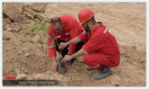کاشت ۲۰۰ اصله نهال درخت کهور در موقعیت عملیاتی میدان نفتی اهواز 