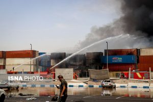 آتش‌سوزی انبار نگهداری دانه‌های روغنی در بندر امام تحت کنترل است
