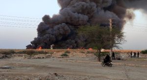 خاموش شدن آتش در نیزار‌های حاشیه راه آهن در بندر امام خمینی