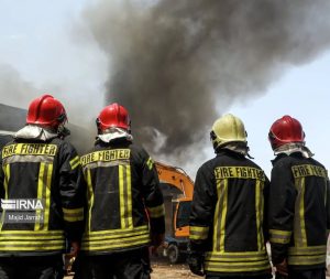 ۹ گروه اطفا در حال مهار آتش در واحد ۷۰ پالایشگاه آبادان