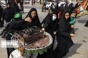 شور اربعین در خوزستان؛ از راهپیمایی جاماندگان تا پذیرایی موکب‌ها در گرمای مرداد