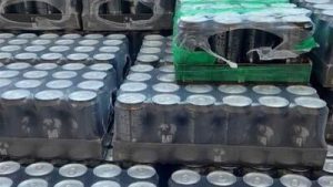 کشف محموله انواع نوشیدنی نوشابه‌های قاچاق در آغاجاری