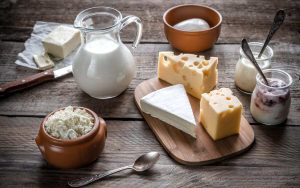 شیر و فرآورده‌های لبنی، مهم‌ترین گروه‌های غذایی برای کودکان و نوجوانان