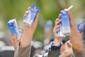 توزیع عادلانه شیر سالم در مدارس ابتدایی خوزستان تضمین می‌شود 