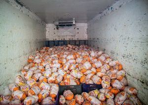 کشف و ضبط ۲ تن مرغ تاریخ مصرف‌گذشته در اهواز
